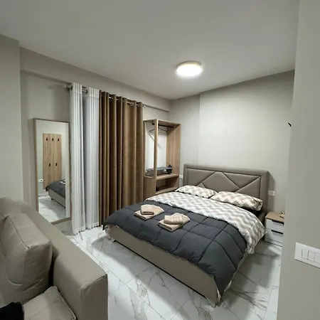 Apartament Dennys At Gardenia Myslym Shyri