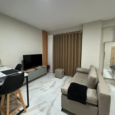 Dennys At Gardenia Myslym Shyri Apartment Tirana